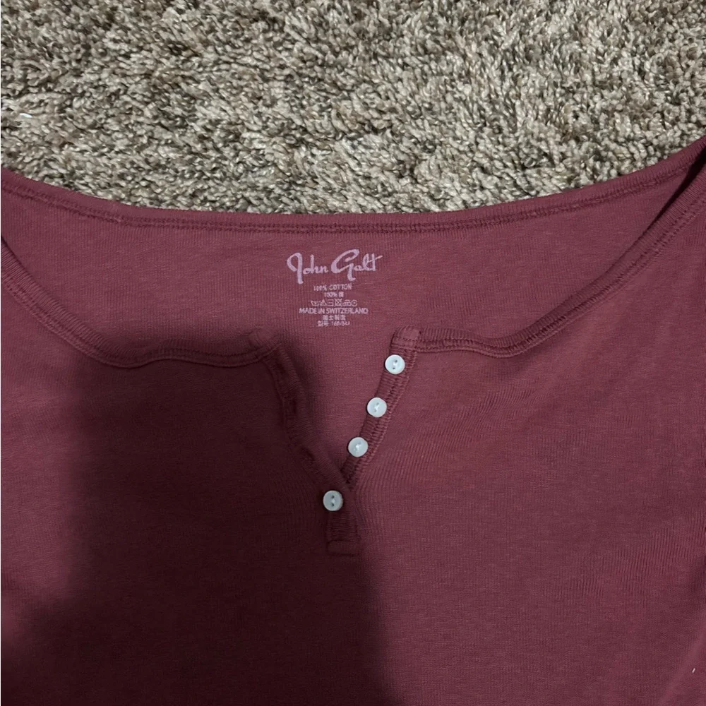 Brandy Melville Short Sleeve Scoop Henley Top - Burgundy - Picture 2 of 2